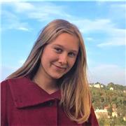 Deutschlehrerin Claudia: Online-Nachhilfe und Wien